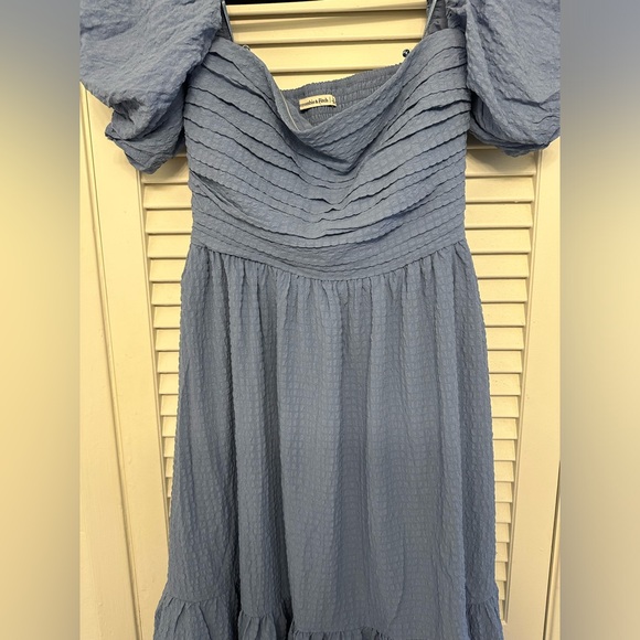 Beautiful Abercrombie and Fitch dress - Picture 3 of 4